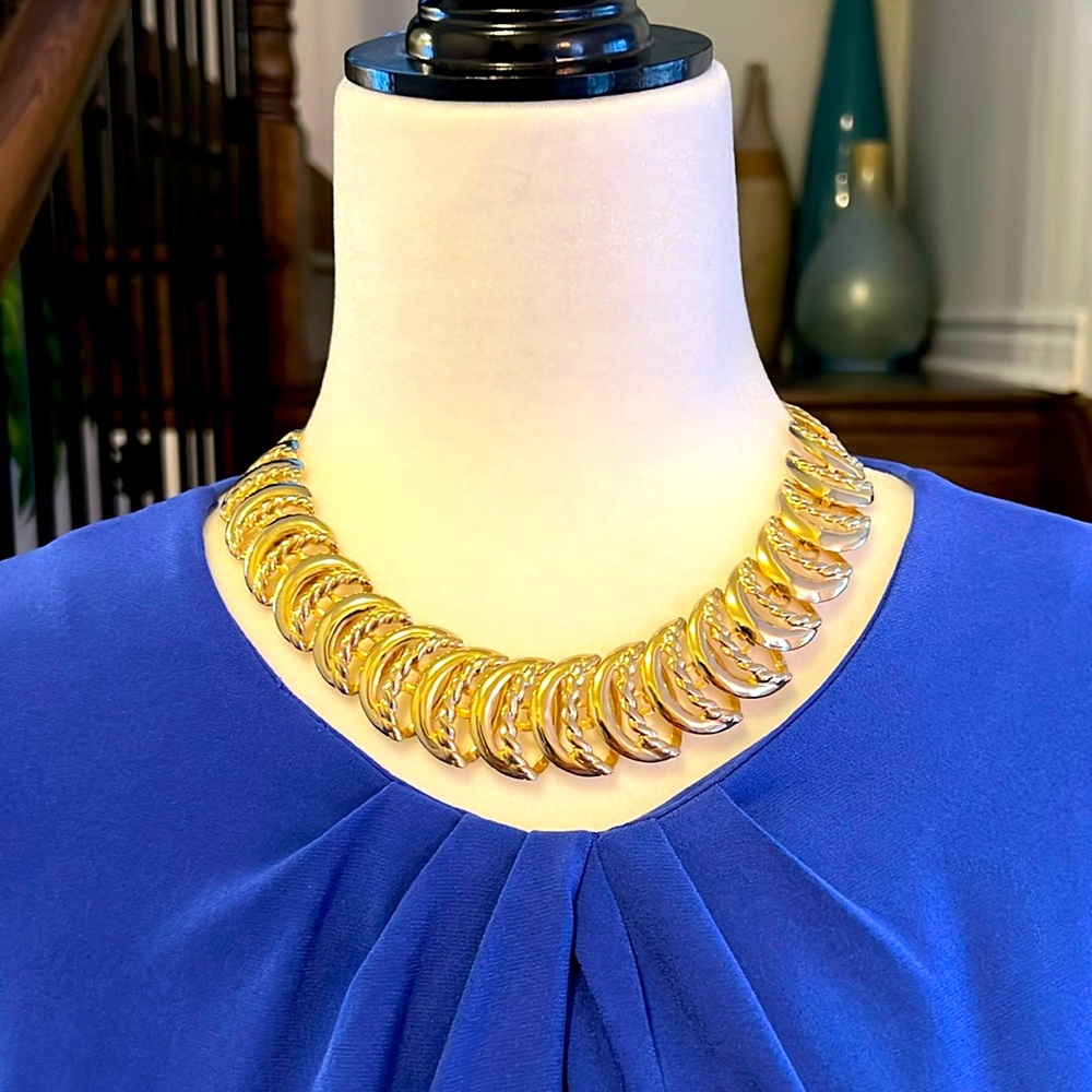 Vintage Crescent Moon High End Fashion ChunkyNecklace/Choker Gold Tone EUC